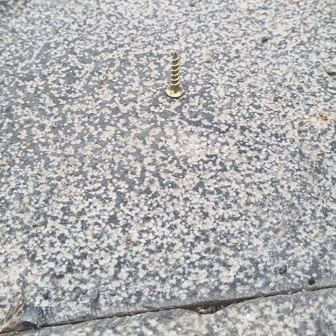 Thực trạng này khiến nhiều du khách quan ngại và đặt nghi vấn về việc có hay không hiện tượng đinh tặc tại chùa Tam Chúc?