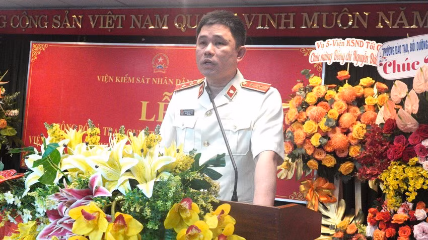 Tân Viện trưởng Viện KSND TP HCM Nguyễn Đức Thái cho biết, TP HCM là địa bàn lớn, ông nhận thức trách nhiệm nặng nề trong thời gian tới. Ông Thái hứa sẽ cố gắng và xin lĩnh hội toàn bộ phát biểu giao nhiệm vụ của Viện trưởng Viện KSND tối cao. 
