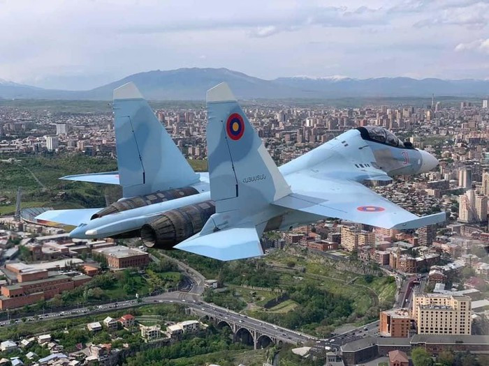 Ông chỉ trích những người đã đàm phán điều khoản thỏa thuận, cho biết phi đội Su-30SM Armenia không thể chiến đấu vì hợp đồng không có điều kiện bán kèm vũ khí.