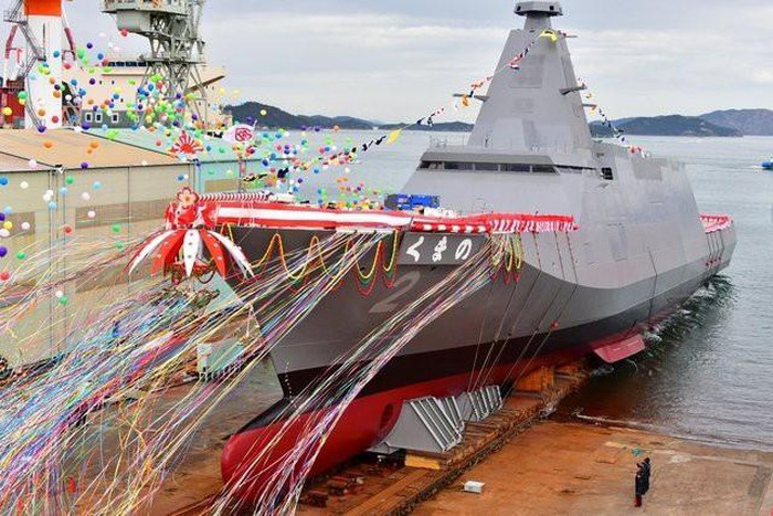 Hãng MHI đã nhận được hợp đồng từ Bộ Quốc phòng Nhật Bản vào năm 2018 để đóng mới 2 khinh hạm đầu tiên thuộc Đề án 30FFM. Chiếc đầu tiên được đặt ky vào tháng 9/2019, tàu thứ 2 được đặt ky vào tháng 10/2019.