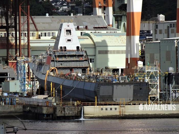 Được biết chiếc tàu chiến này có chiều dài 130 m, rộng 16 m, lượng choán nước tiêu chuẩn 3.900 tấn, 5.500 tấn khi đầy tải. Tàu được trang bị pháo 127 mm, 14 ống phóng thẳng đứng Mk41.