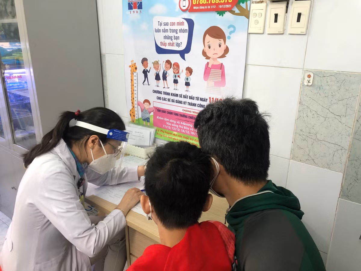 Bo sung hormone tang truong, tre cham cao tang them 8-12cm/nam-Hinh-2