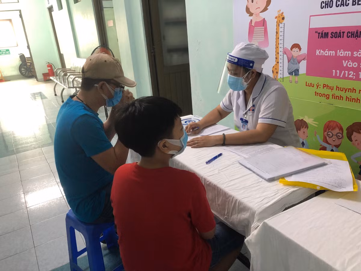 Bo sung hormone tang truong, tre cham cao tang them 8-12cm/nam-Hinh-3