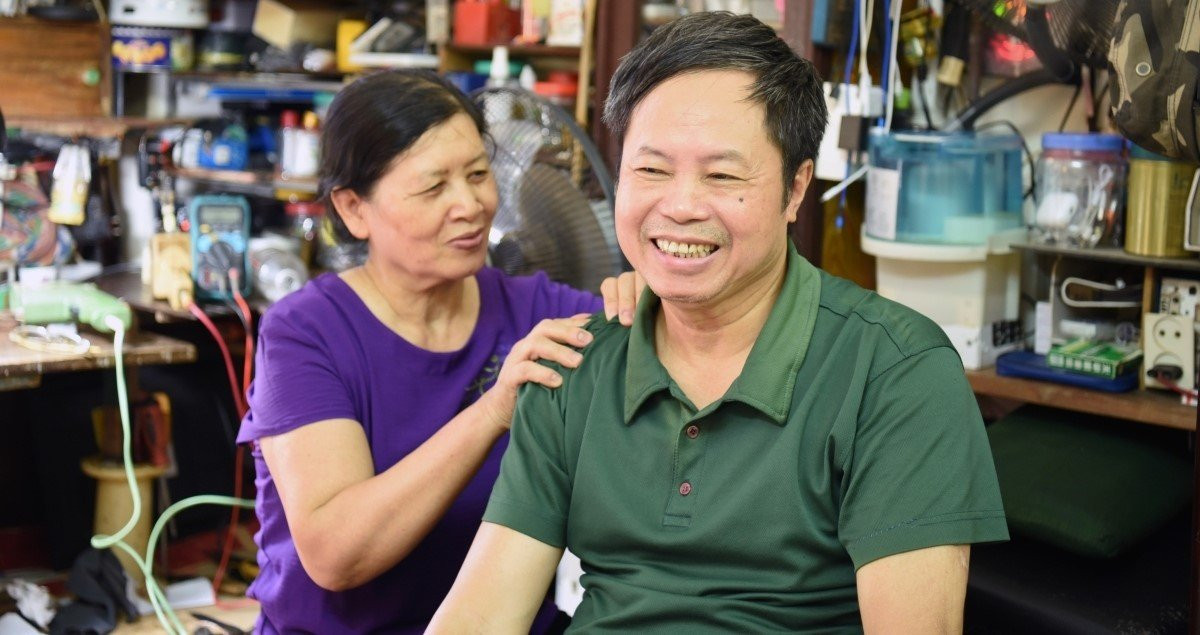 Chuyện tình cổ tích của chú rể đi xe lăn… buộc dây với cô dâu Chuyen tinh co tich cua chu re di xe lan… buoc day voi co dau