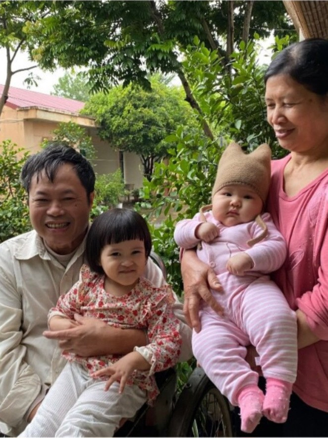 Chuyện tình cổ tích của chú rể đi xe lăn… buộc dây với cô dâu - Hình 2 Chuyen tinh co tich cua chu re di xe lan… buoc day voi co dau-Hinh-2