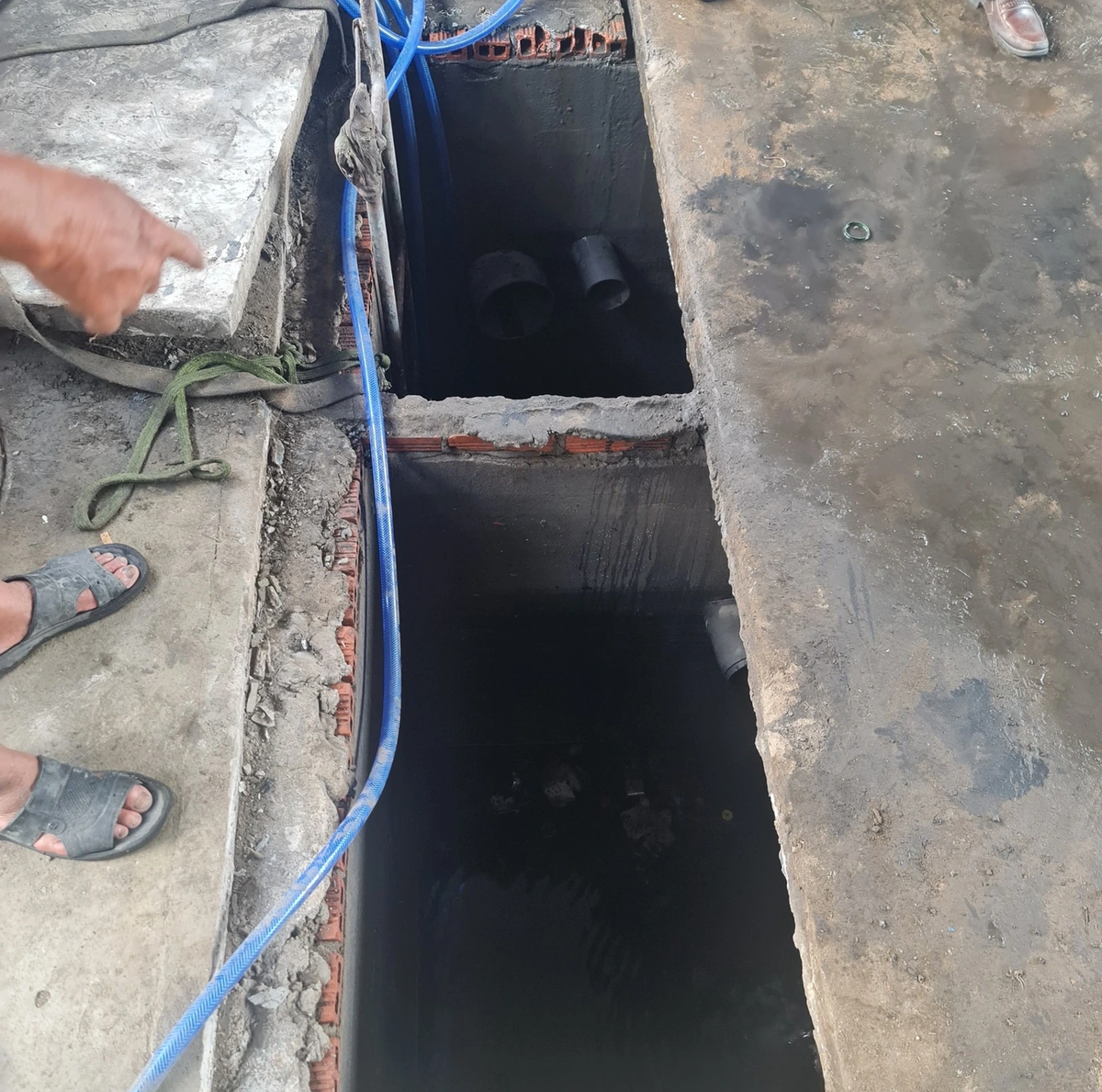 Một người tử vong khi hút hố ga tìm cặn vàng ở Tiền Giang Mot nguoi tu vong khi hut ho ga tim can vang o Tien Giang