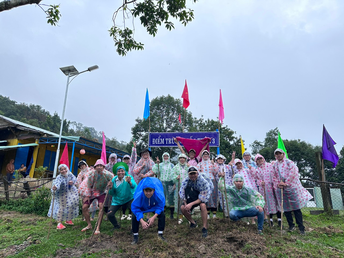 Anh Hồ Hoàng Liêm: Người “cõng” ước mơ lên núi - Hình 2 Anh Ho Hoang Liem: Nguoi “cong” uoc mo len nui-Hinh-2