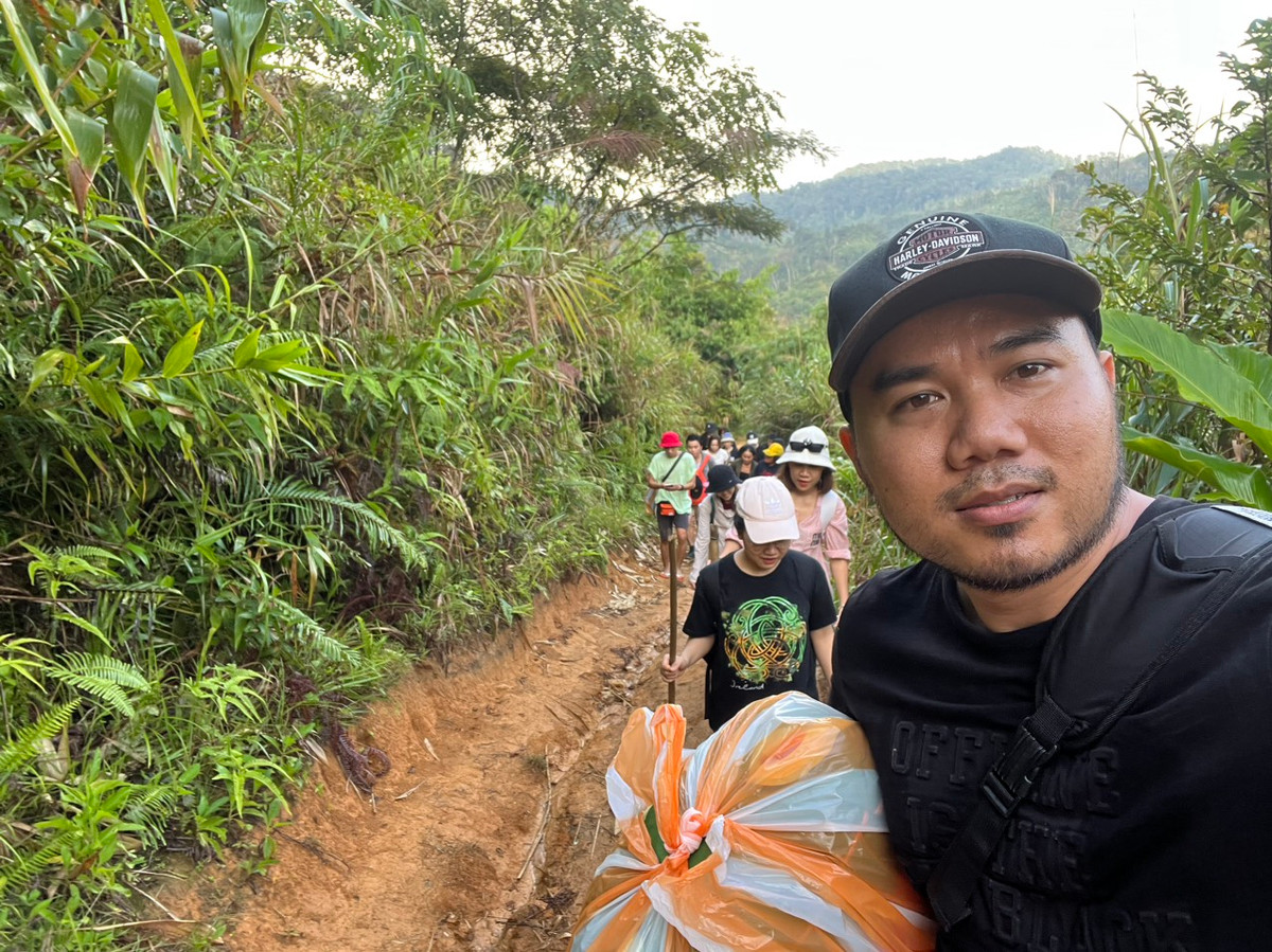 Anh Hồ Hoàng Liêm: Người “cõng” ước mơ lên núi - Hình 10 Anh Ho Hoang Liem: Nguoi “cong” uoc mo len nui-Hinh-10