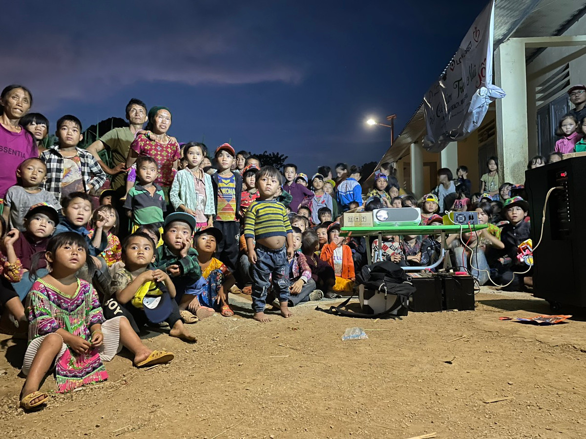 Anh Hồ Hoàng Liêm: Người “cõng” ước mơ lên núi - Hình 9 Anh Ho Hoang Liem: Nguoi “cong” uoc mo len nui-Hinh-9