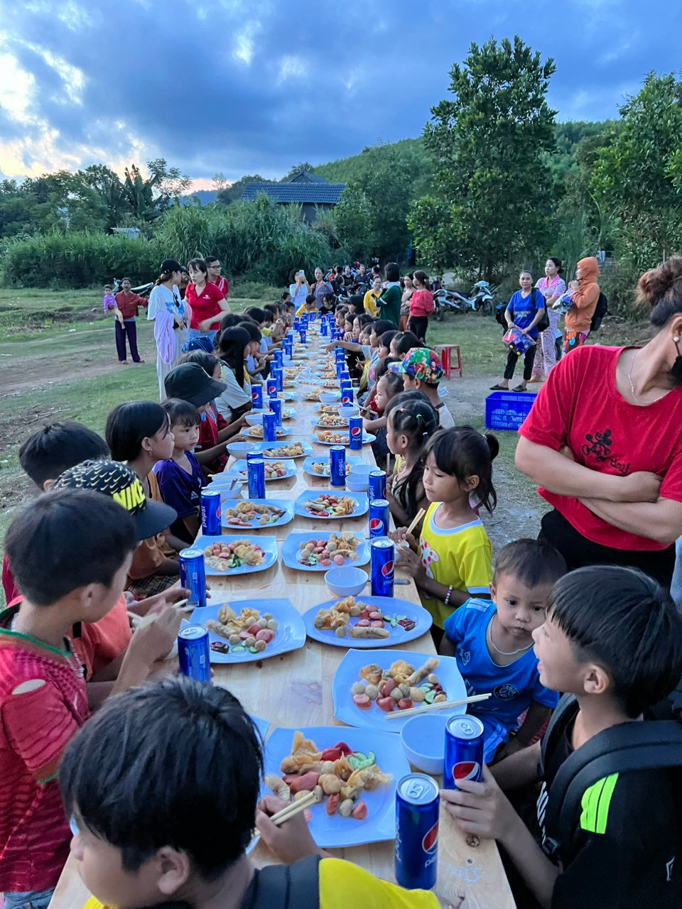 Anh Hồ Hoàng Liêm: Người “cõng” ước mơ lên núi - Hình 6 Anh Ho Hoang Liem: Nguoi “cong” uoc mo len nui-Hinh-6