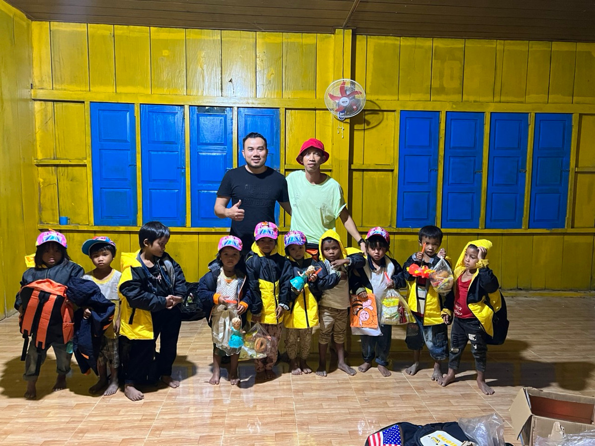 Anh Hồ Hoàng Liêm: Người “cõng” ước mơ lên núi - Hình 11 Anh Ho Hoang Liem: Nguoi “cong” uoc mo len nui-Hinh-11