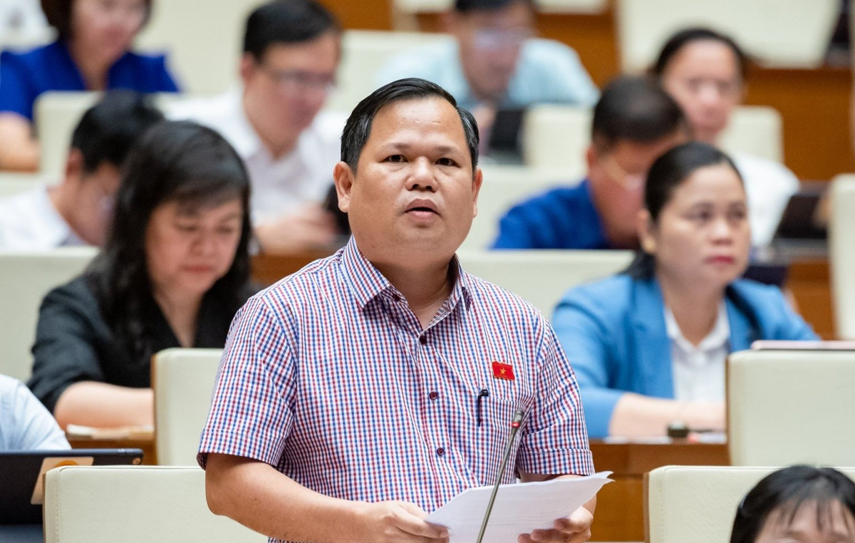 Đại biểu tranh luận: Giao Bộ GD&ĐT làm SGK là đi ngược quốc tế Dai bieu tranh luan: Giao Bo GD&DT lam SGK la di nguoc quoc te