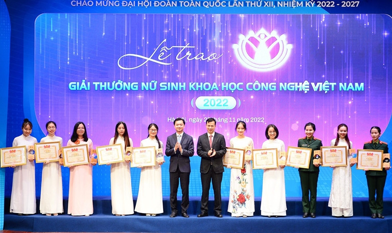 10 tai nang tre nhan giai thuong Khoa hoc Cong nghe Qua Cau Vang 2023-Hinh-2