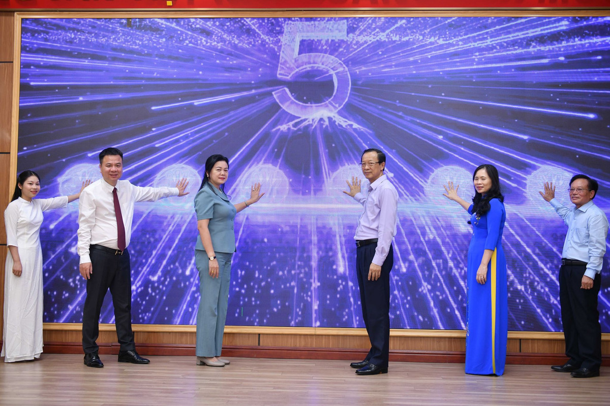 Ton vinh nguoi thay qua cuoc thi viet ve thay co va mai truong nam 2023