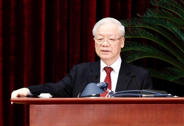 Phat trien doi ngu doanh nhan co tri tue, dao duc, trach nhiem xa hoi