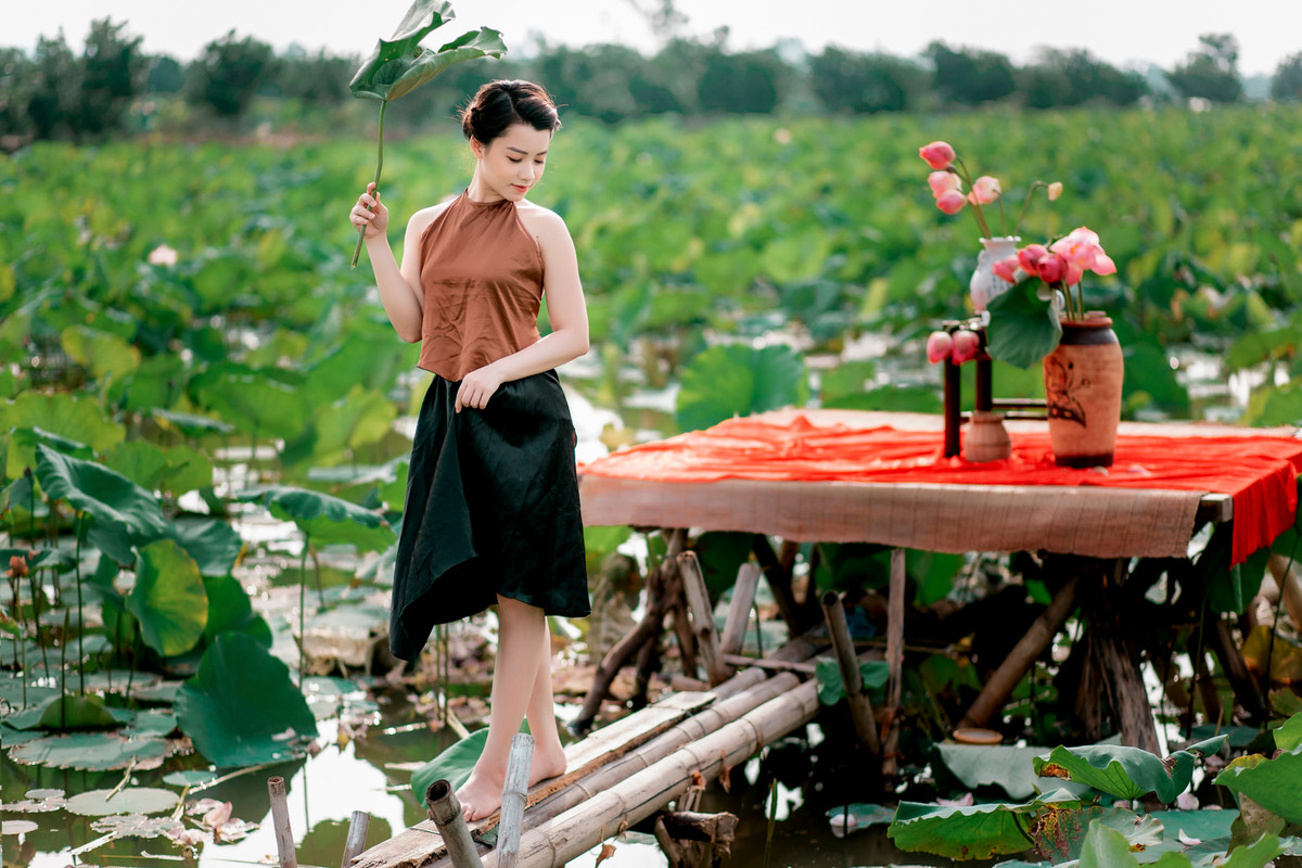 Thợ ảnh hốt “bạc triệu” mỗi ngày nhờ mùa sen nở rộ - Hình 5 Tho anh hot “bac trieu” moi ngay nho mua sen no ro-Hinh-5