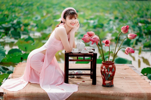 Thợ ảnh hốt “bạc triệu” mỗi ngày nhờ mùa sen nở rộ - Hình 3 Tho anh hot “bac trieu” moi ngay nho mua sen no ro-Hinh-3