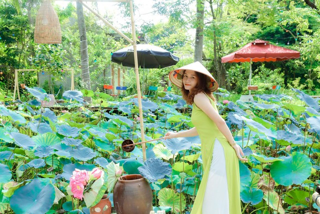 Thợ ảnh hốt “bạc triệu” mỗi ngày nhờ mùa sen nở rộ - Hình 9 Tho anh hot “bac trieu” moi ngay nho mua sen no ro-Hinh-9