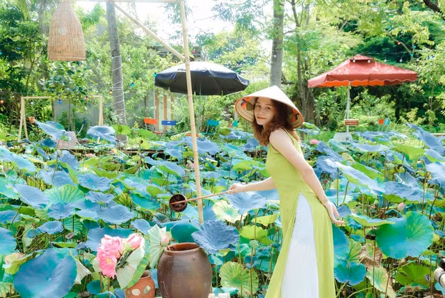 Tho anh hot “bac trieu” moi ngay nho mua sen no ro-Hinh-9