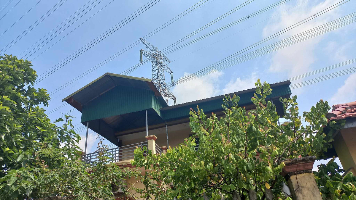 Hải Dương: Nỗi lo của 19 hộ xã Cẩm Hưng sinh sống dưới đường điện 220 kV Hai Duong: Noi lo cua 19 ho xa Cam Hung sinh song duoi duong dien 220 kV