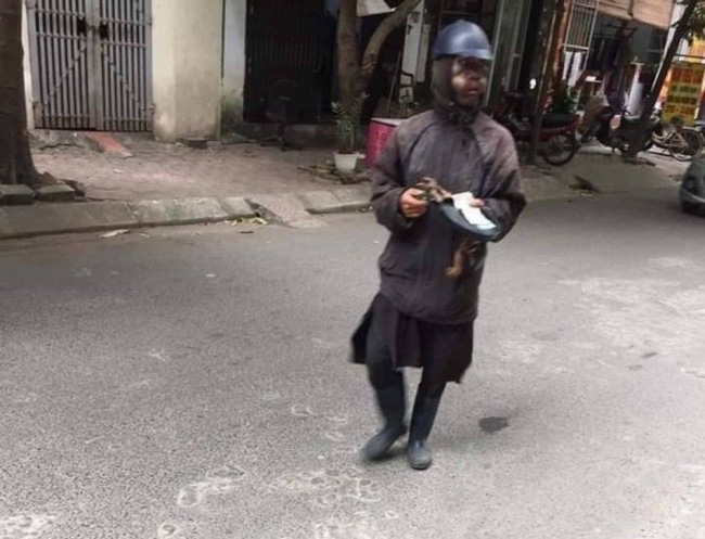 Nhóm người có biểu hiện lạ đến nhà dân xin cơm, xin tiền rồi bỏ đi Nhom nguoi co bieu hien la den nha dan xin com, xin tien roi bo di