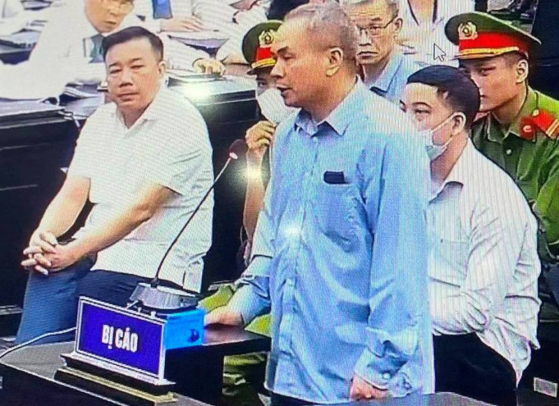 Bị cáo Nguyễn Hồng Hà, cựu Tổng Lãnh sự Việt Nam tại Osaka, Nhật Bản bị đề nghị 5 đến 6 năm tù. 