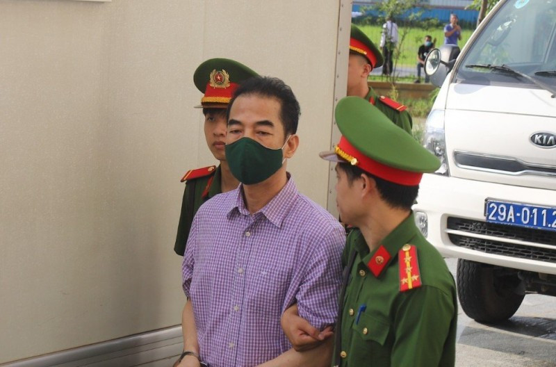 Bị cáo Tô Anh Dũng, cựu Thứ trưởng Bộ Ngoại giao bị đề nghị 12-13 năm tù. 