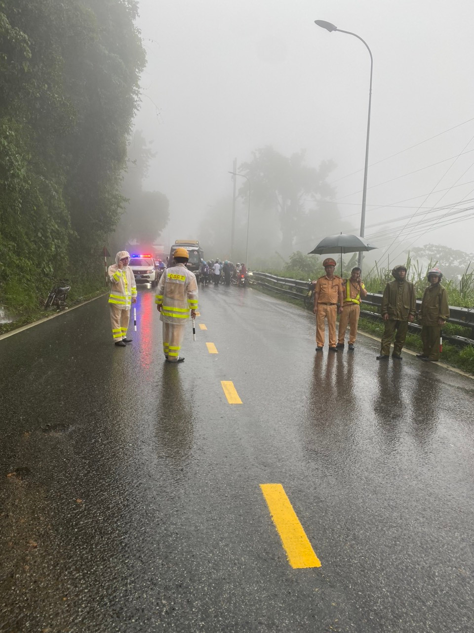 Sat lo deo Bao Loc, 3 chien si CSGT va 1 nguoi dan mat tich-Hinh-2