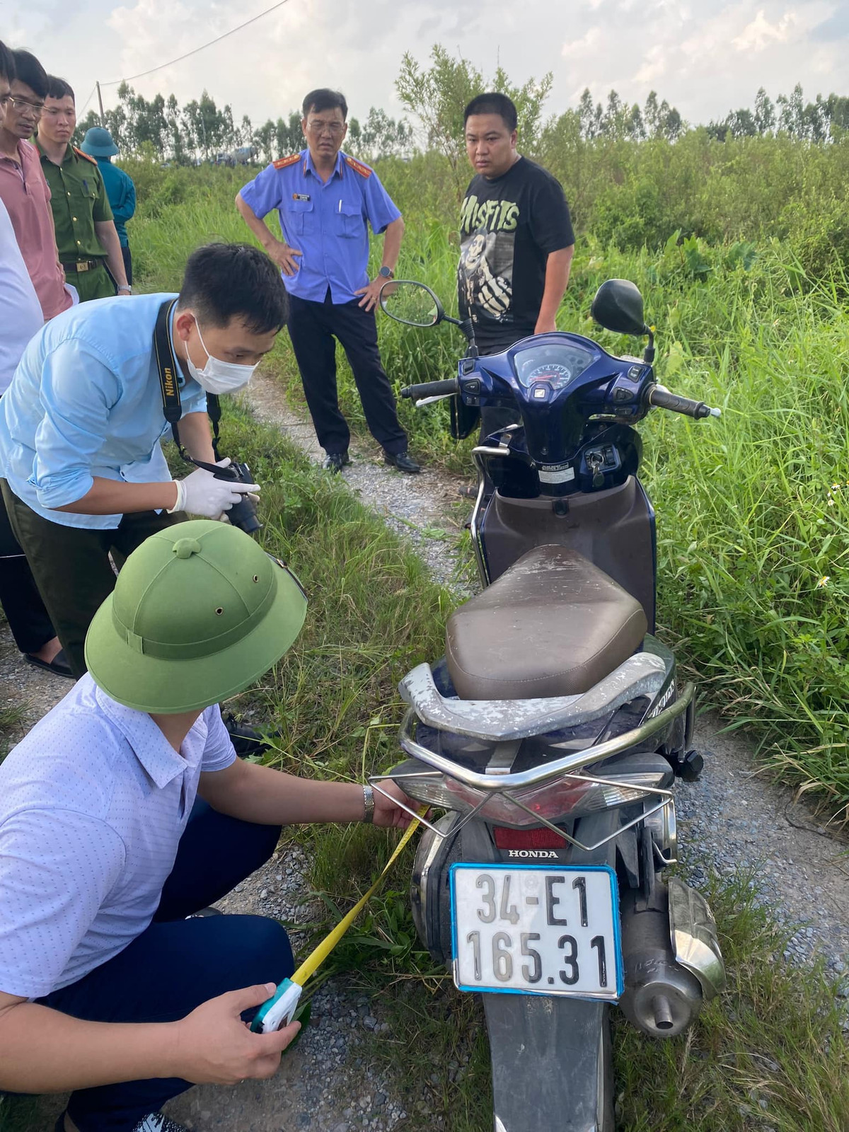 Hải Dương: Phát hiện thi thể nữ giới ở cánh đồng, nghi bị sát hại Hai Duong: Phat hien thi the nu gioi o canh dong, nghi bi sat hai