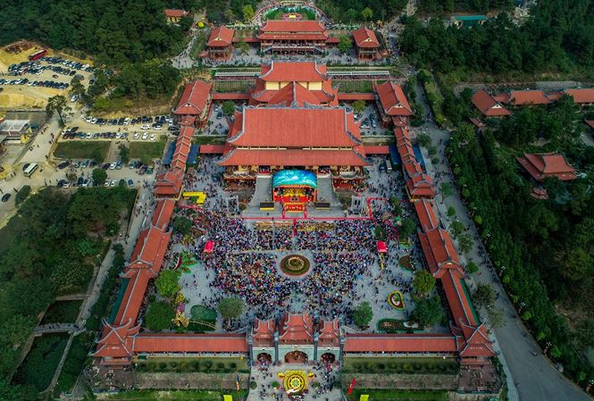 UBND TP Uong Bi de nghi chua Ba Vang bao cao bo sung tien cong duc