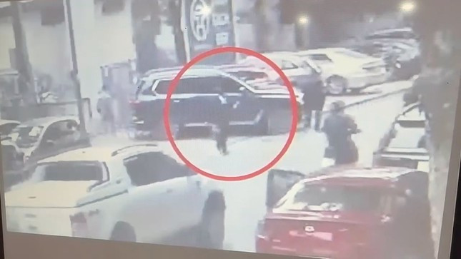 Đáng chú ý, trong phần luận tội tại phiên tòa xét xử vụ án “chuyến bay giải cứu”, đại diện VKS còn cho rằng, bị cáo Hưng cũng thừa nhận tiết lộ thông tin là điều tra viên chính nên hành vi này có dấu hiệu của tội xâm phạm hoạt động tư pháp, qua đó cần điều tra và xử lý trong giai đoạn sau. 