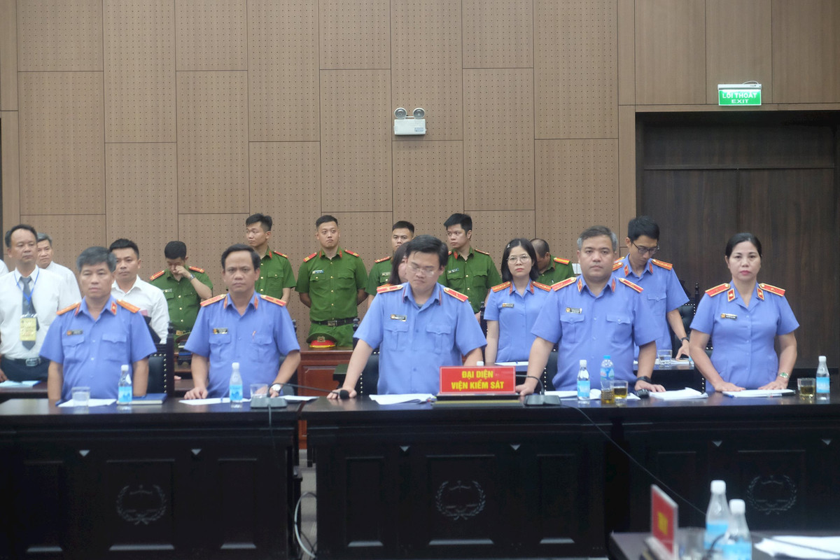 Trước lập luận của Hưng rằng lời khai của bị cáo Hằng và ông Tuấn là một chiều, không khách quan, Hội đồng xét xử bác bỏ và giải thích các bị cáo được giam ở nhiều nơi khác nhau, nhưng cùng cho một lời khai giống nhau. Chủ tọa phiên tòa nhận định, Hưng khai báo không thành khẩn, không trung thực, thay đổi lời khai trong việc hướng dẫn Hằng khai báo và không nhận vật chất gì từ ông Tuấn hay Hằng. 