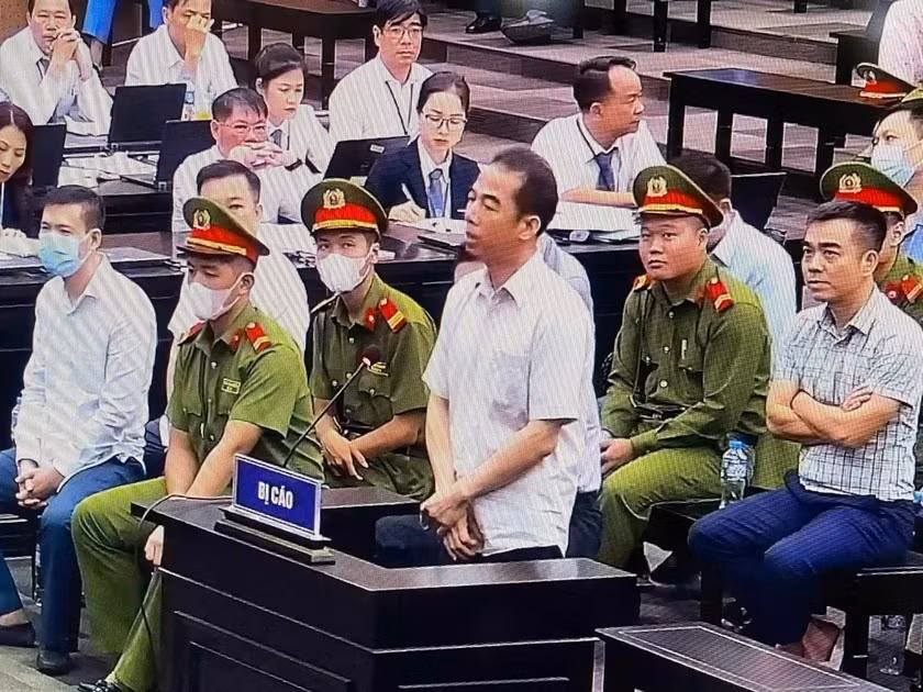 Loi khai soc “chuyen bay giai cuu”: Ke “ban nha”, nguoi “mang tien ve cho vo“