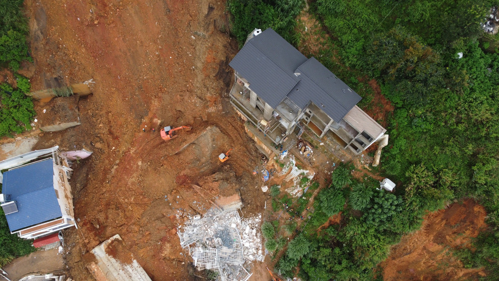 Sạt lở kinh hoàng tại Đà Lạt: Thấy gì từ việc quản lý xây dựng? Sat lo kinh hoang tai Da Lat: Thay gi tu viec quan ly xay dung?