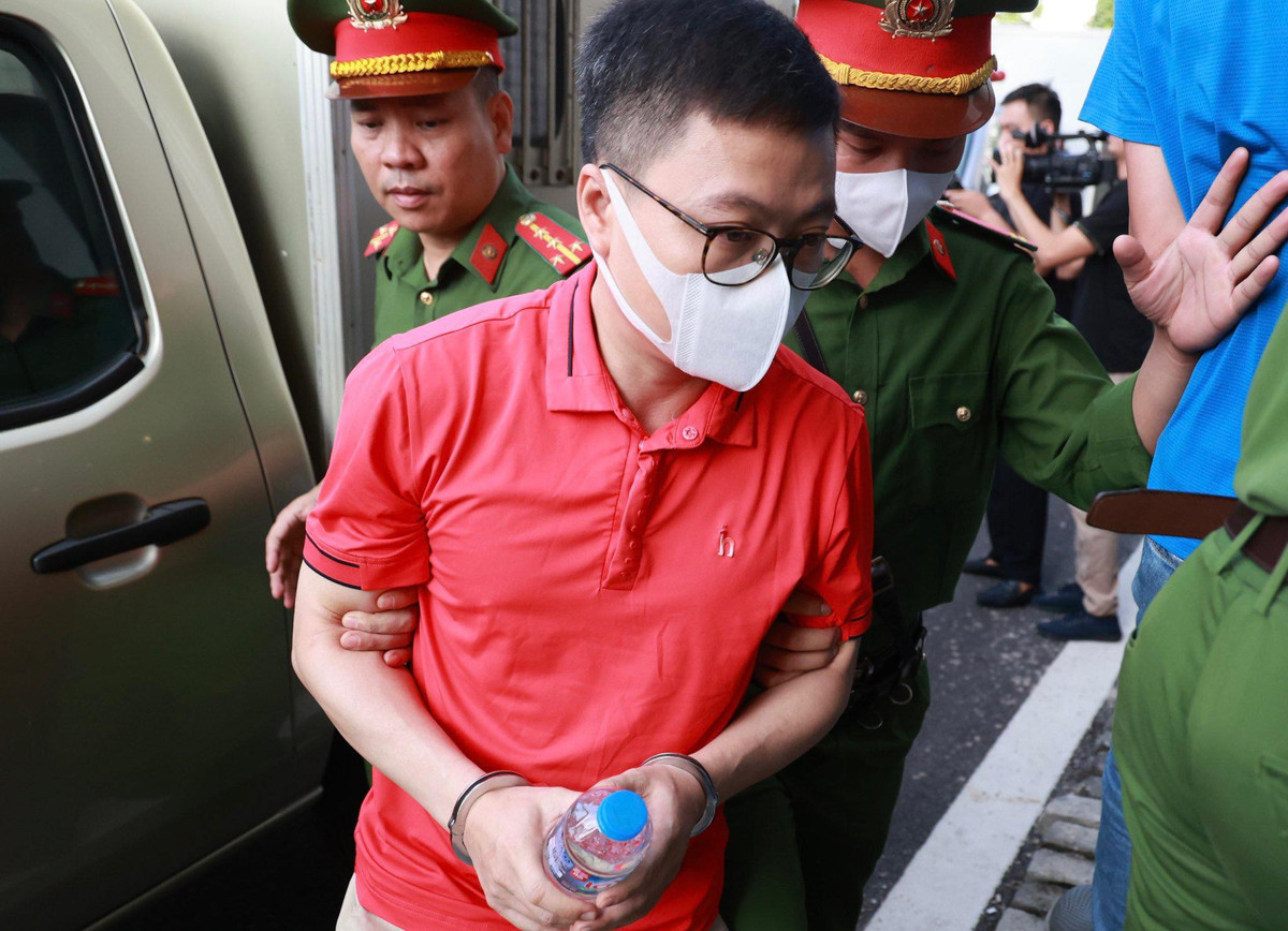 Từ đầu năm 2020 đến giữa năm 2021, cơ quan chức năng đã cấp phép và tổ chức hơn 1.000 chuyến bay, đưa hơn 200.000 công dân từ 62 quốc gia, vùng lãnh thổ về nước. Riêng Bộ Ngoại giao đã đề xuất Chính phủ phê duyệt 772 chuyến bay đưa công dân về nước, trong đó có 400 chuyến bay giải cứu, 372 chuyến bay combo. 