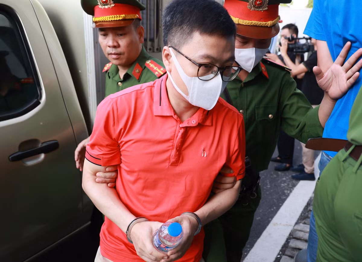 Từ đầu năm 2020 đến giữa năm 2021, cơ quan chức năng đã cấp phép và tổ chức hơn 1.000 chuyến bay, đưa hơn 200.000 công dân từ 62 quốc gia, vùng lãnh thổ về nước. Riêng Bộ Ngoại giao đã đề xuất Chính phủ phê duyệt 772 chuyến bay đưa công dân về nước, trong đó có 400 chuyến bay giải cứu, 372 chuyến bay combo. 