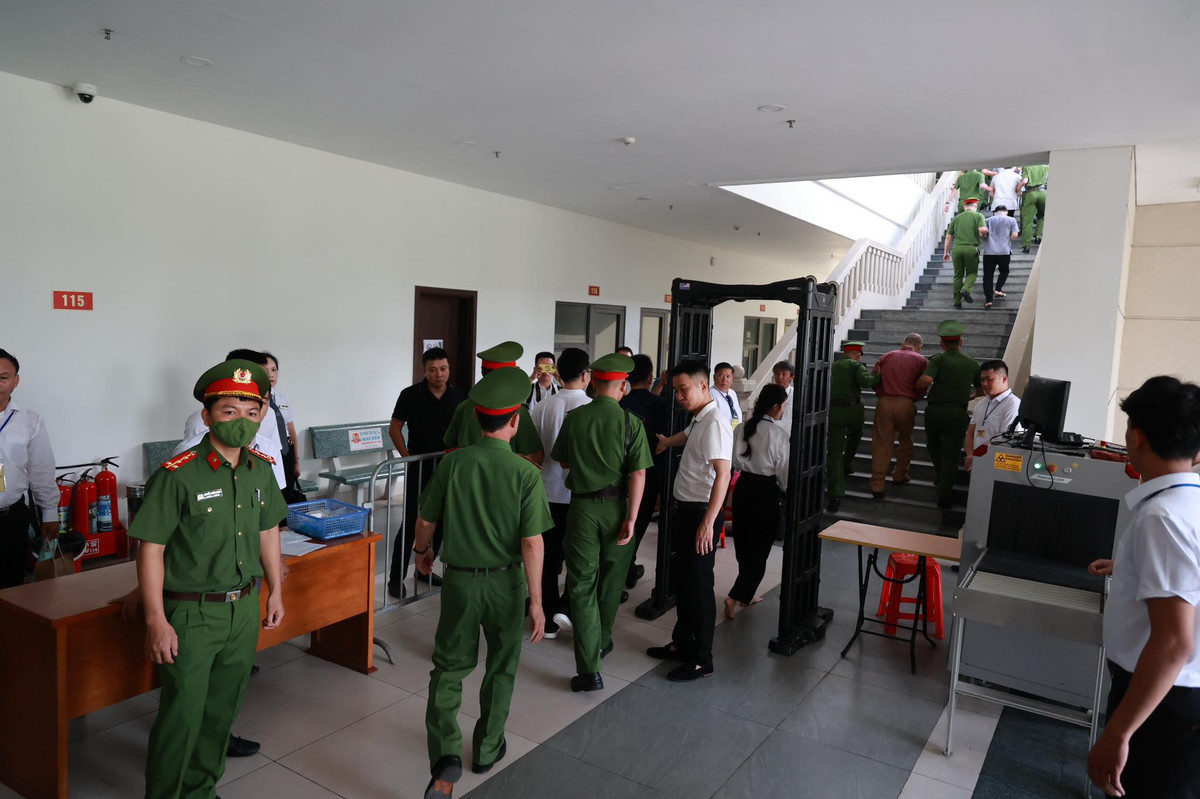 An ninh được thắt chặt tại phiên tòa.