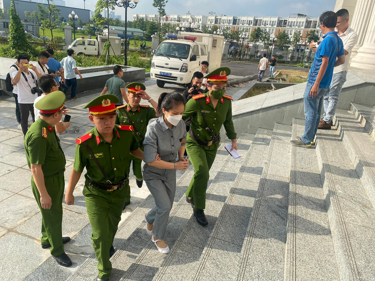 Trong quá trình cấp phép các chuyến bay, phê duyệt cách ly tại địa phương, từ tháng 9/2020 đến tháng 12/2022, có 25 cá nhân đã lợi dụng chức vụ, quyền hạn, nhiệm vụ được giao để nhận hối lộ tổng cộng gần 165 tỷ đồng và lợi dụng chức vụ, quyền hạn trong khi thi hành công vụ, gây thiệt hại hơn 10 tỷ đồng.