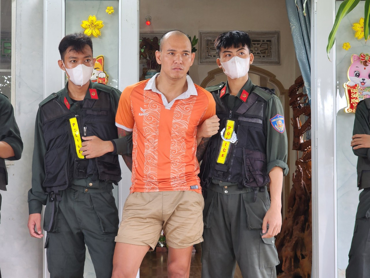  Nhóm “Giang hồ nông trường”: Ngày 3/7, Công an tỉnh Kiên Giang cho biết vừa phối hợp với Phòng Trọng án – Cục Cảnh sát hình sự Bộ Công an bắt giữ, khám xét nơi ở các đối tượng phạm tội trong băng nhóm “giang hồ nông trường Phú Quốc” do: Nguyễn Phi Vũ (tức Vũ “Công”, SN 1987; nơi thường trú ấp Cây Thông Trong, xã Cửa Dương, TP Phú Quốc, Kiên Giang) cầm đầu cùng các đàn em như: Nguyễn Trọng Vũ (tức Vũ “Bò”, SN 1987; quê quán Hà Tĩnh, tạm trú TP Phú Quốc) và Nguyễn Trọng Hải (tức Hải “Vũng Tàu”; quê quán Bà Rịa-Vũng Tàu, tạm trú TP Phú Quốc).