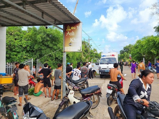 Vụ việc nổi cộm nhất do băng nhóm này gây ra là vào tháng 10/2022. Đàn em của Sự là Vũ Minh Hiếu mâu thuẫn và đánh một thiếu niên 14 tuổi ở xã Hàm Ninh. Sau đó, người nhà của thiếu niên bị đánh kéo đến nhà trọ của Hiếu để đánh lại. Hai bên dùng hung khí lao vào hỗn chiến. Sự đã cầm lái ô tô tải đâm thẳng vào nhóm của Phi làm Phi ngã ra đường. Lúc này, nhóm của Sự tiếp tục dùng dao phóng lợn đâm chém Phi gây thương tích 40%. Ngoài ra các đối tượng còn sử dụng hung khí đập phá xe ô tô 7 chỗ của nhóm Phi.