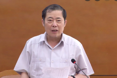 Đối với cựu Phó chủ tịch UBND tỉnh Lào Cai Nguyễn Thanh Dương, tài sản kê biên bao gồm diện tích đất rộng 179,9 m2 và nhà xây trên đất tại P.Cốc Lếu (TP Lào Cai), cấp cho ông Dương; diện tích đất rộng 560,5 m2 và nhà biệt thự tại phường Bắc Lệnh (TP Lào Cai), cấp cho vợ chồng ông Dương.