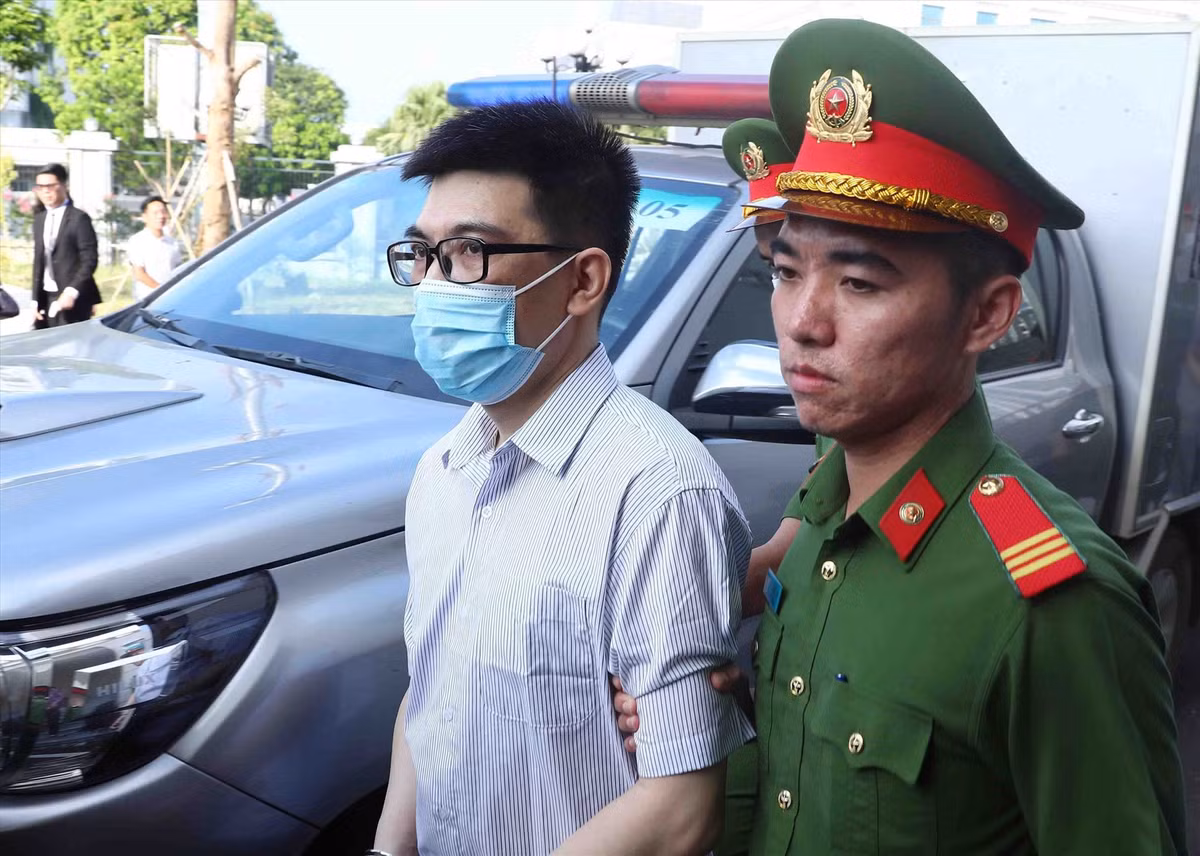 Bị cáo Nguyễn Quang Linh - cựu Trợ lý nguyên Phó Thủ tướng Chính phủ, nhận hối lộ hơn 4,2 tỷ đồng đã khắc phục, còn thừa hơn 203 triệu. (Ảnh: Lao động) 