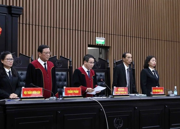 Chuyen bay giai cuu: Cuu dieu tra vien Hoang Van Hung linh an chung than