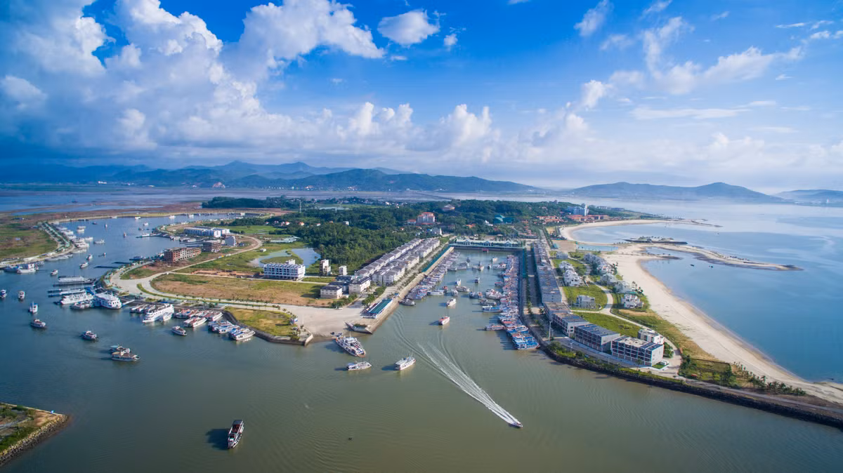 Cảng Tuần Châu.