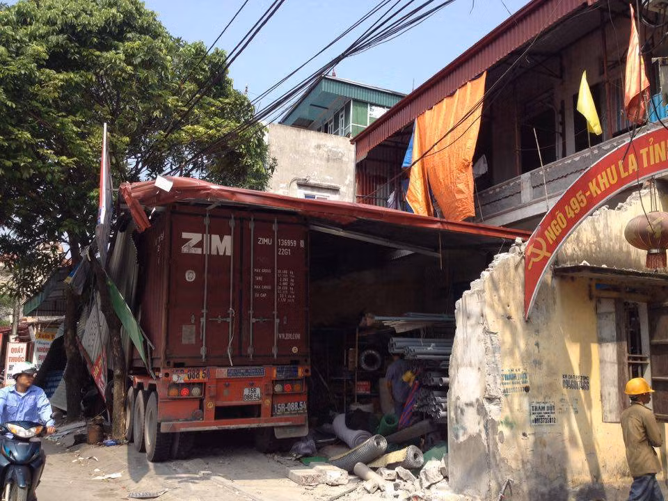 Rất may thời điểm đó không có ai nghỉ trong các cửa hàng.