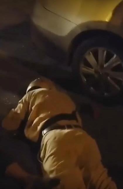 Truy duoi nguoi vi pham, CSGT nga ra duong bat tinh