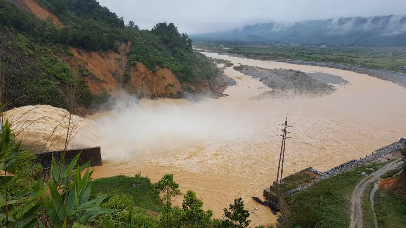 Xa lu khong bao truoc, nha may thuy dien Ho Ho bi dieu tra