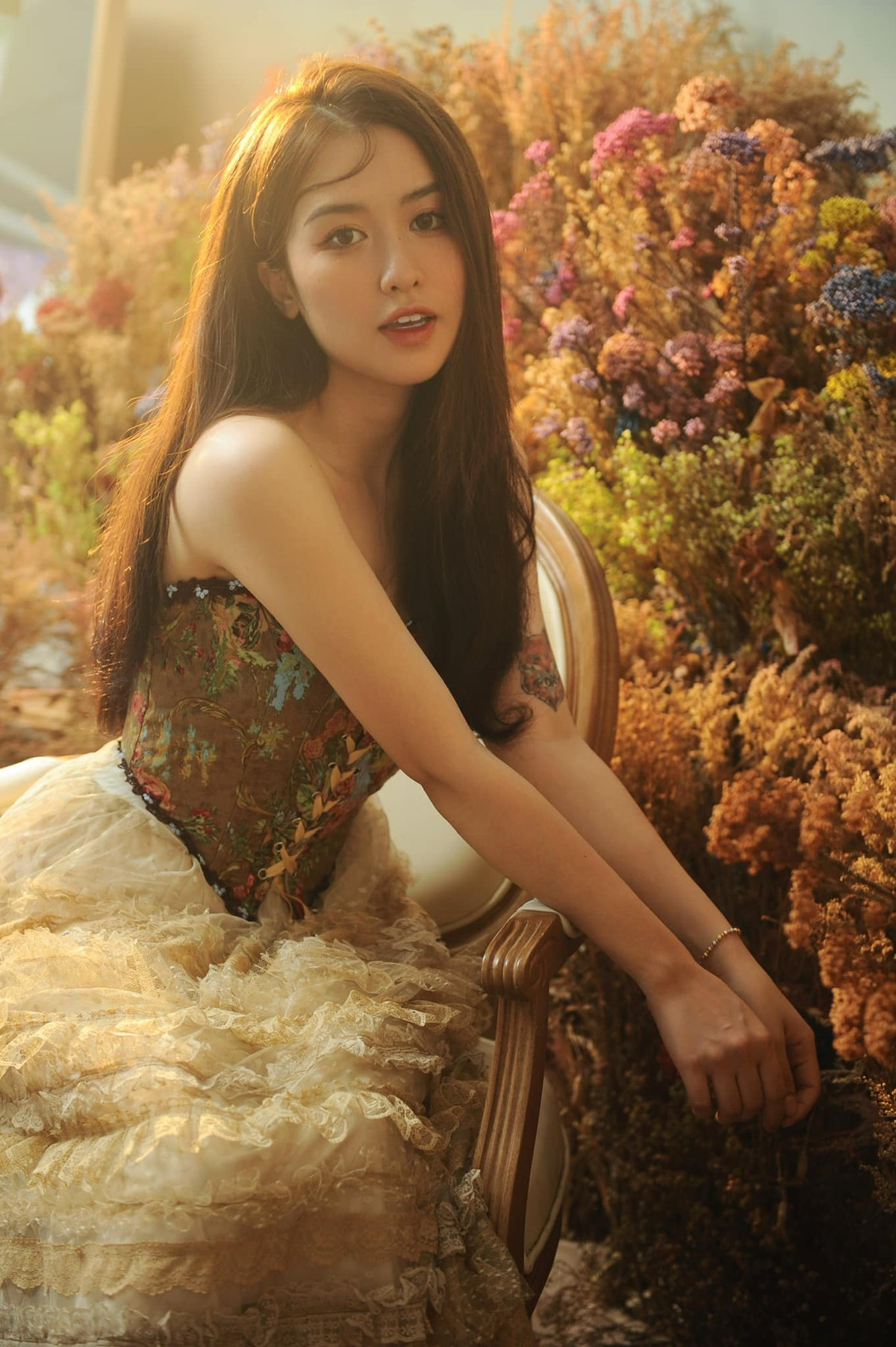 Mới đây, trên trang cá nhân, hot girl Quyên Qui đã đăng tải một loạt hình ảnh khoe trọn nhan sắc xinh đẹp, rạng rỡ.