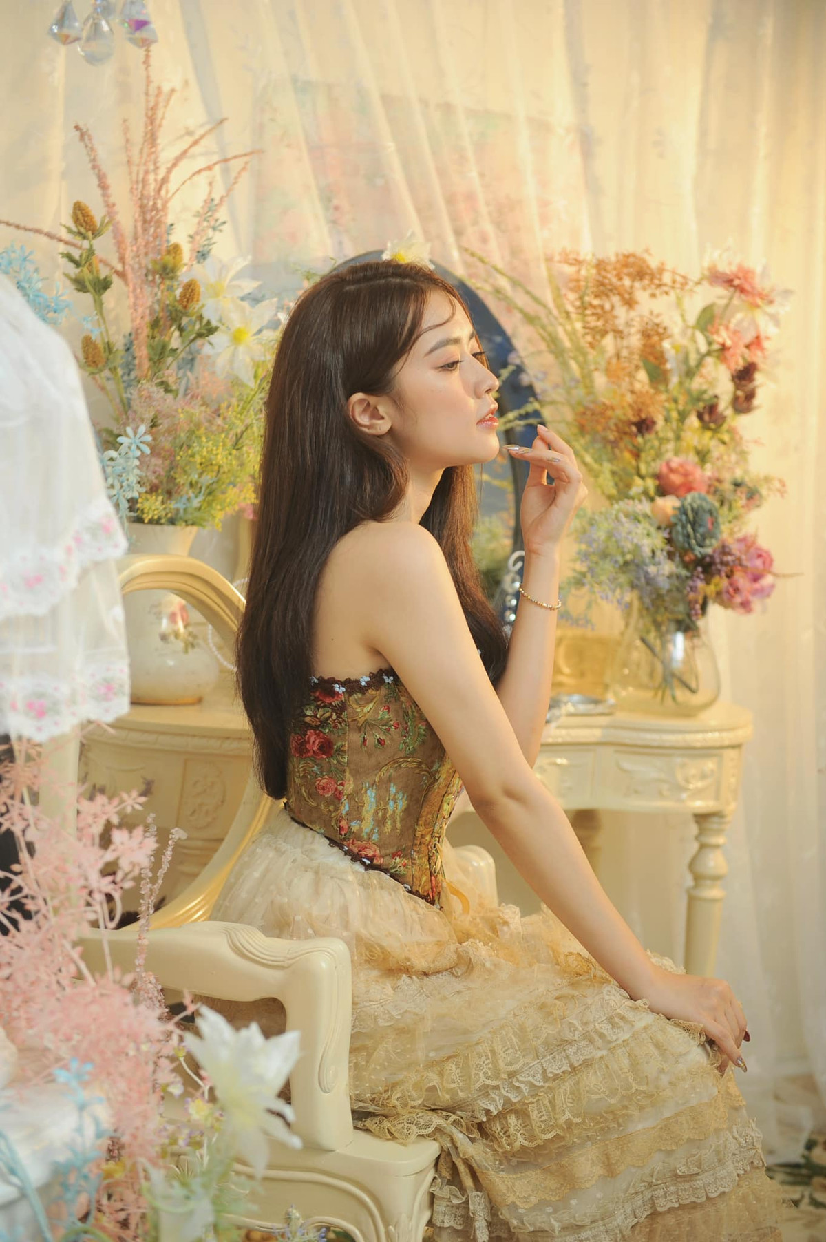 Quyên Qui, từng là nữ chính trong show "Tỏ Tình Hoàn Mỹ", gái xinh gây ấn tượng bởi ngoại hình xinh đẹp và tính cách được đánh giá khá dễ thương.