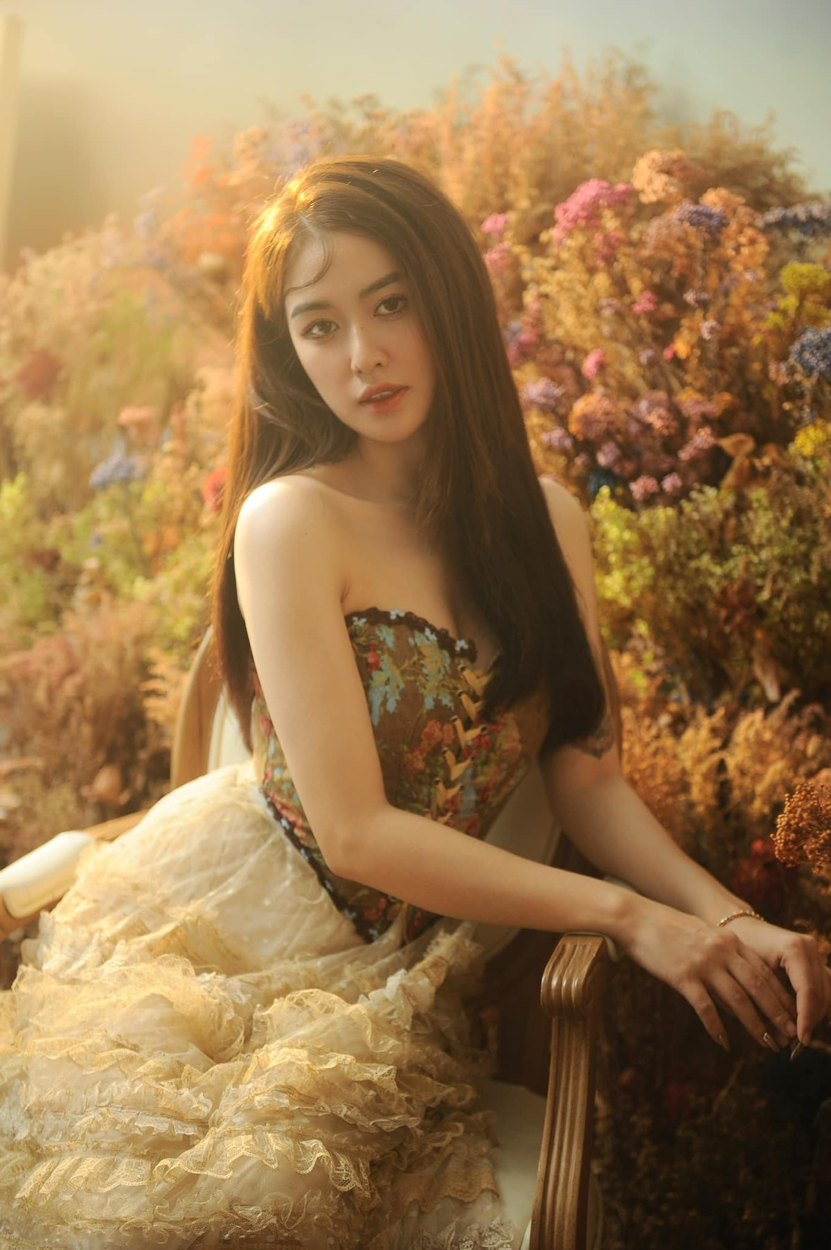 Bên dưới phần bình luận bài đăng của Quyên Qui, người hâm mộ đã để lại rất nhiều lời khen dành cho nhan sắc và bộ ảnh của cô gái này.